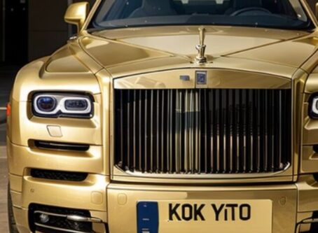 Rolls-Royce-Phantom-Solid-Gold